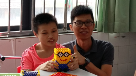 福利院兒童贈予蔡總禮物540.jpg